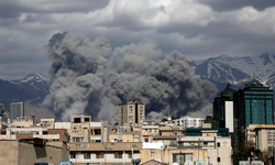 Tahran bombardıman altında: Devlet televizyonu IRIB vuruldu