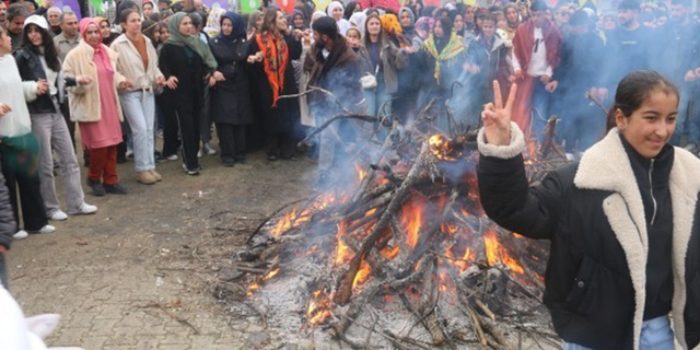 Diyarbakır’da Newroz heyecanı başladı: İlçelerde kutlamalar sürüyor