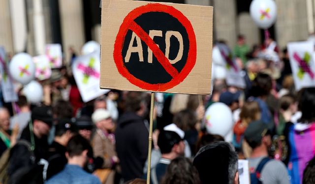Almanya’da binlerce kişiden AfD protestosu: Demokrasiyi tehdit ediyor