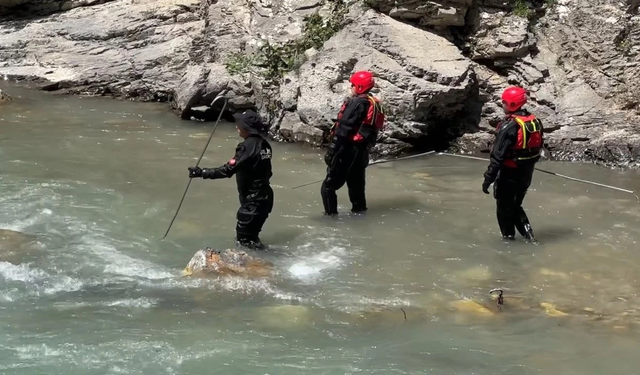 Avaşin Deresi'ne giren genç akıntıya kapılıp kayboldu