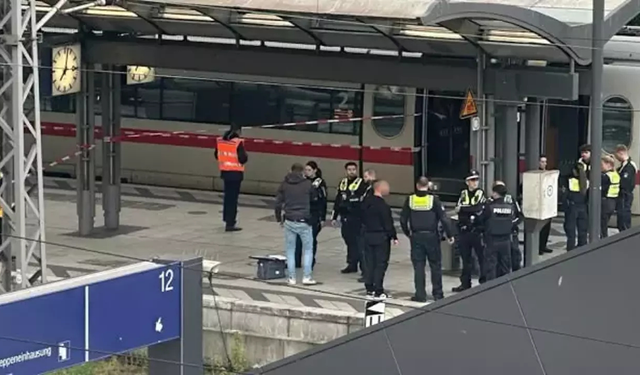 Tren istasyonunda bıçaklı saldırı: 6’sı ağır 12 kişi yaralandı