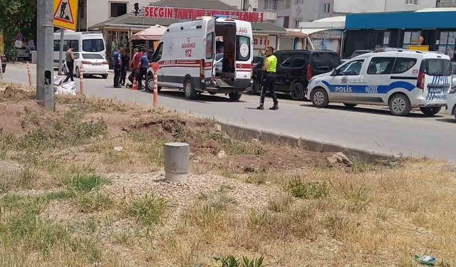 Yola çıkmak isterken motosikletin çarptığı yaya yaralandı