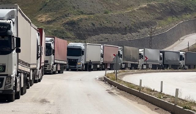 İran-İsrail savaşının ardından Esendere’de TIR yoğunluğu