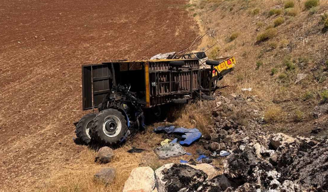 Şanlıurfa’da devrilen traktör iki can aldı