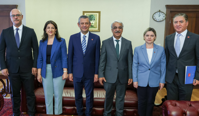 DEM Parti İmralı heyetinden CHP lideri Özgür Özel'e ziyaret