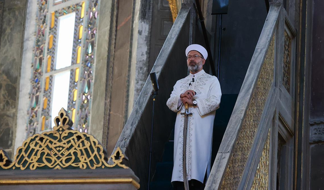 Diyanet’ten cuma hutbesinde "şeytanın tuzağı" uyarısı: "Kısa ve şeffaf giysiler haramdır"