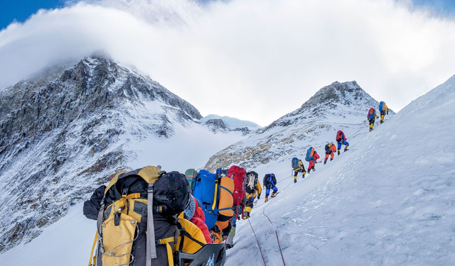 Everest Dağı'na zam geldi