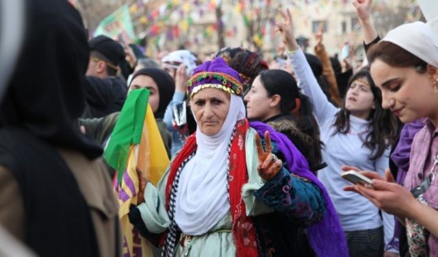 ‘Kürt sorunu çözülmedikçe kadın kazanımları güvende değil’