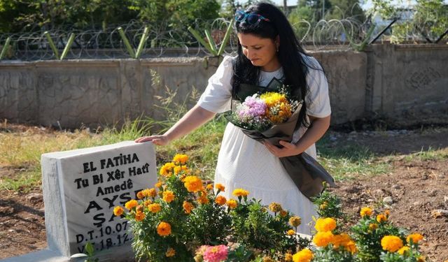 Pervin Chakar, Diyarbakır’da Ayşe Şan’ın mezarını ziyaret etti