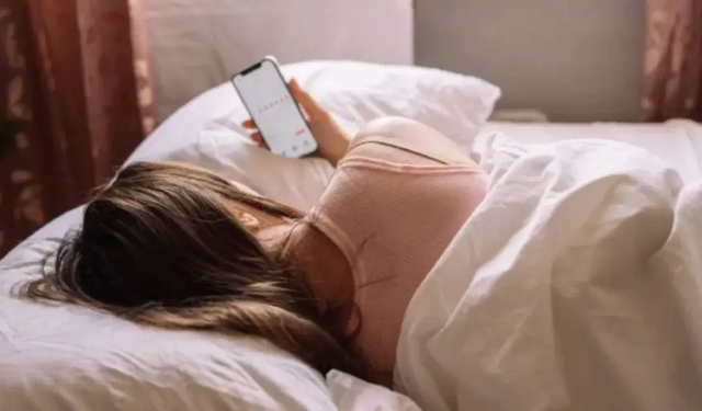 Nörobilimciler: Sabah ilk iş telefona bakmak beyni zorluyor