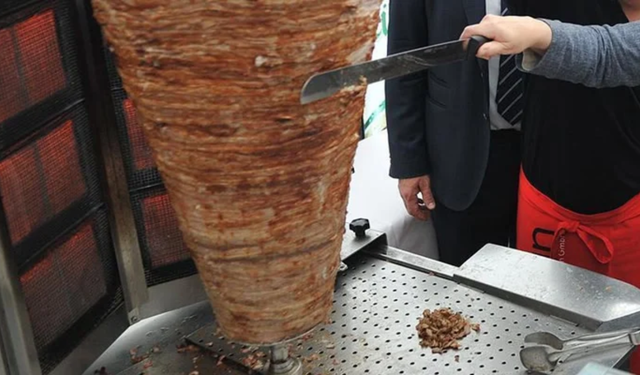 999 kişiyi zehirleyen tavuk döner: Tutuklulular salıverildi