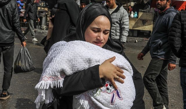 Gazze’de kadınlar sokakta doğum yapmak zorunda kalıyor