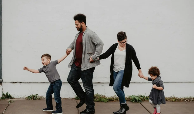 Tek eşlilik ve baba olmak erkeklerin ömrünü uzatıyor