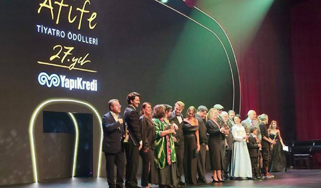 “Medea Material” 5 ödülle Devlet Tiyatroları tarihine geçti