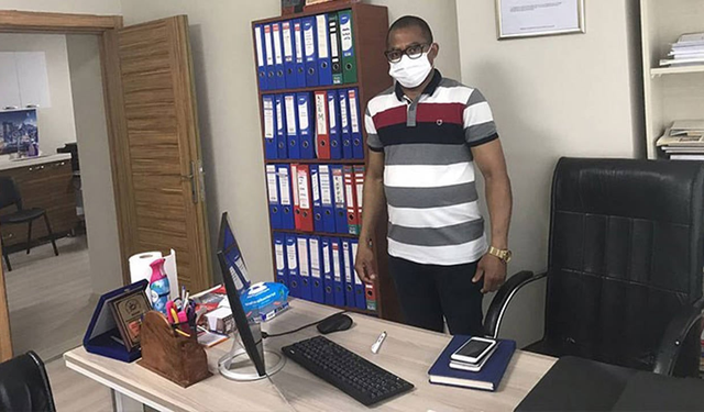 Gineli doktor Sekouba Conde'ye sınırdışı tehdidi