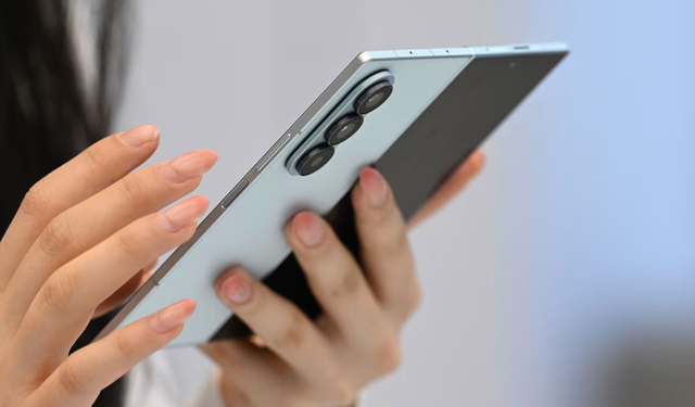 Samsung’dan ABD’de İlk Tri-Fold Akıllı Telefon Hamlesi