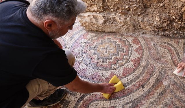 Mardin’de değirmen temizlenirken 1500 yıllık mozaik bulundu