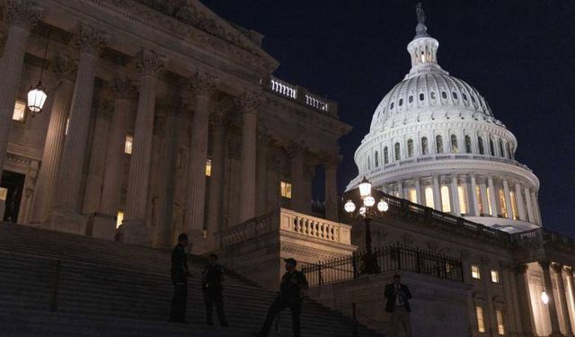 ABD'de hükümet 43 gün sonra açıldı: