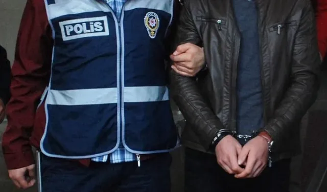 Atatürk afişlerine zarar veren bir kişi gözaltına alındı