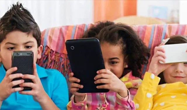 Danimarka'da 15 yaş altına sosyal medya yasaklanacak