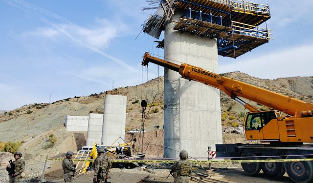Diyarbakırda köprü inşaatı çöktü: Ölü sayısı dörde yükseldi
