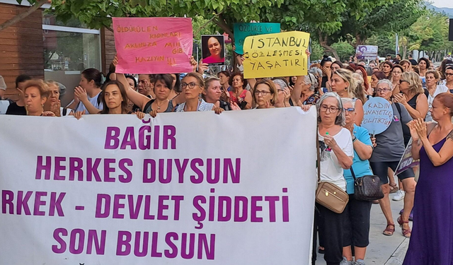 Sur’da cüppeli, sarıklı bir grup kadınların evini bastı