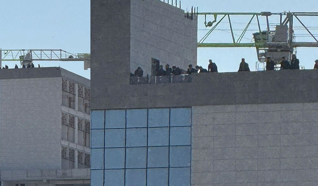 Diyarbakır'da şehir hastanesi inşaatında çalışan işçiler isyanda