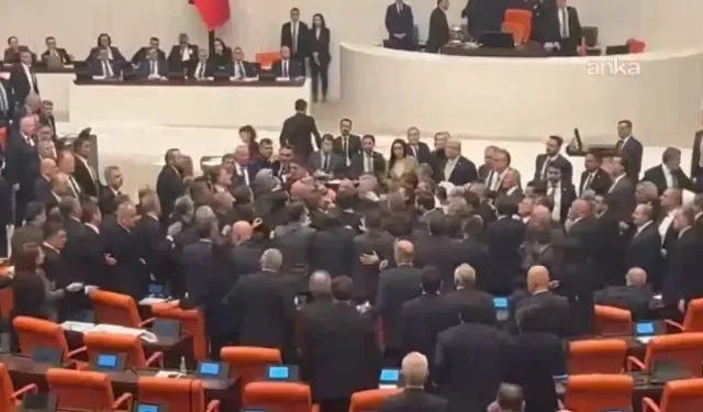 2026 bütçesi kabul edildi, Meclis'te kavga çıktı