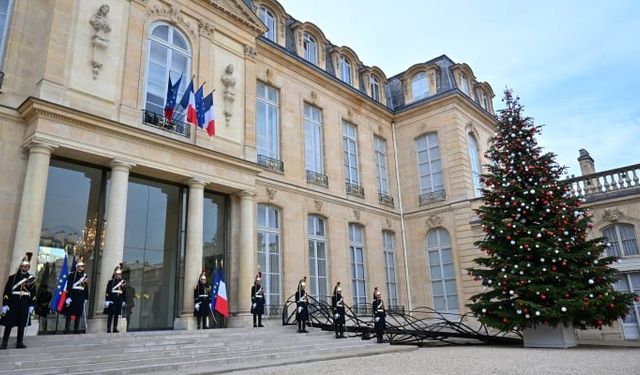Fransa'da bu kez de Elysee Sarayı soyuldu