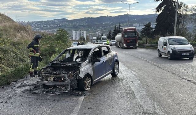 Samsunsporlu futbolcunun aracı seyir halindeyken yandı