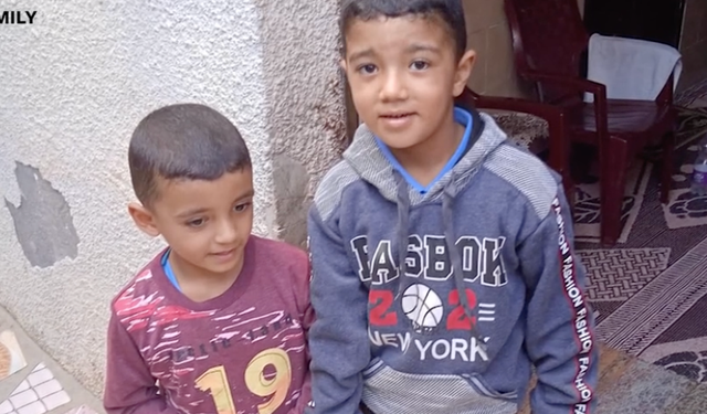 İsrail, babaları için odun toplayan iki çocuğu öldürdü