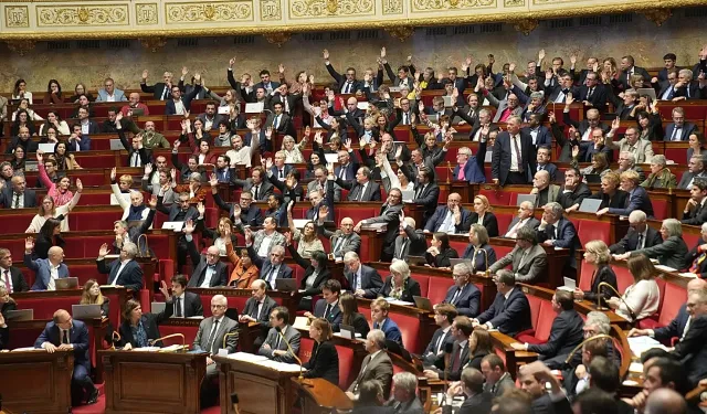 Fransa’da evlilikte “seks borcu” kaldırılıyor