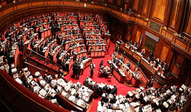 Britanya’da 16 yaş altına sosyal medya yasağına onay