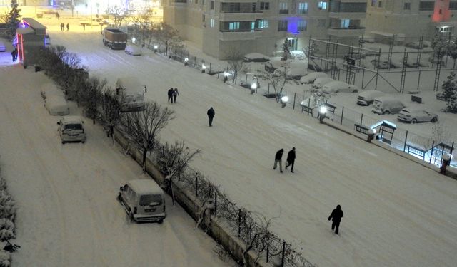 Diyarbakır beyaza büründü: Halk, "berekettir" diyor