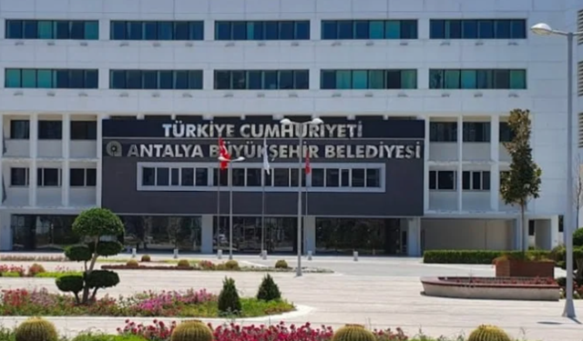 Antalya Büyükşehir Belediyesi'ne operasyon: 14 gözaltı