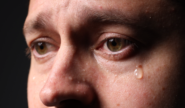 İnsanlar neden ağlar? Gözyaşının bilinmeyen işlevi