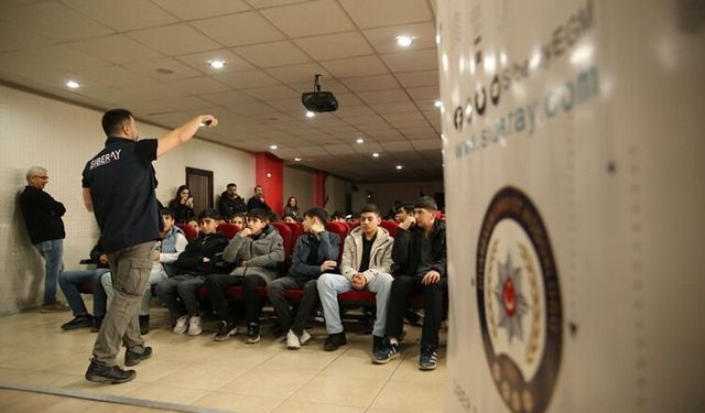 Diyarbakır'da polisler okullarda eğitim veriyor