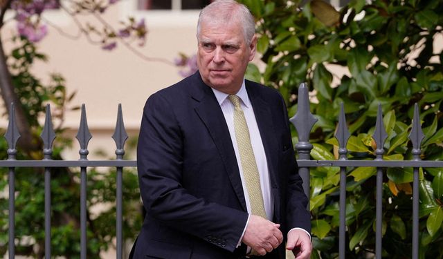 Epstein belgeleri, prensi koltuğundan etti