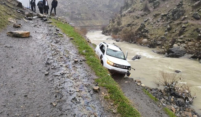 Habur çayı kenarında kaza: 2 yaralı