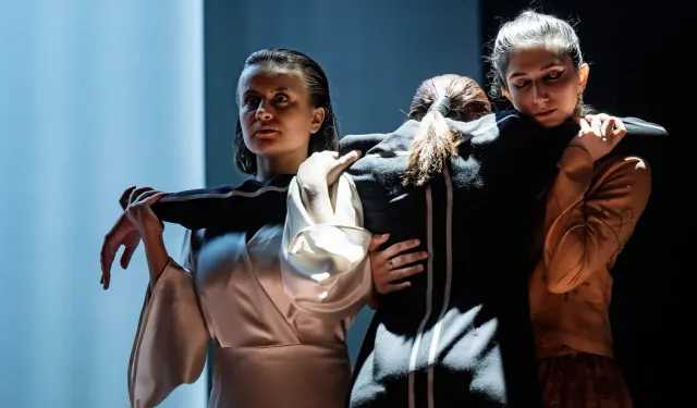 Barok ezgilerden Kürtçe klamlara: Çok dilli opera