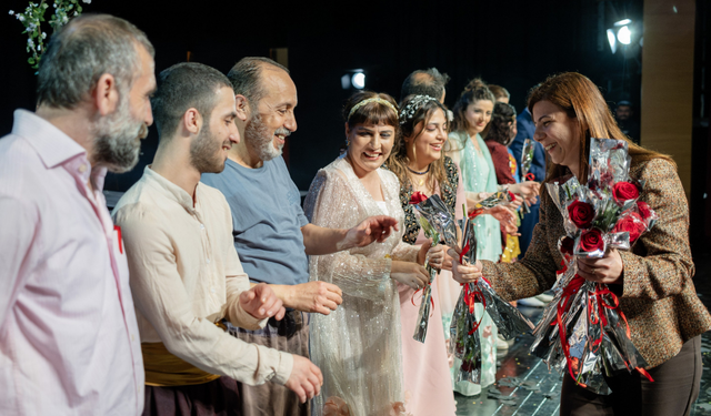Shakespeare Diyarbakır’da Kürtçe sahnelendi! Yoğun ilgi gördü