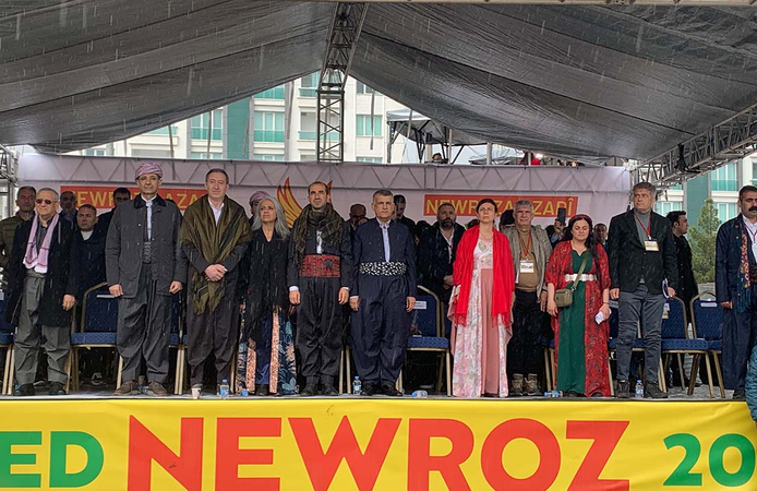 Diyarbakır'da Newroz coşkusu: 136 bin metrekarelik alanda kutlamalar başladı