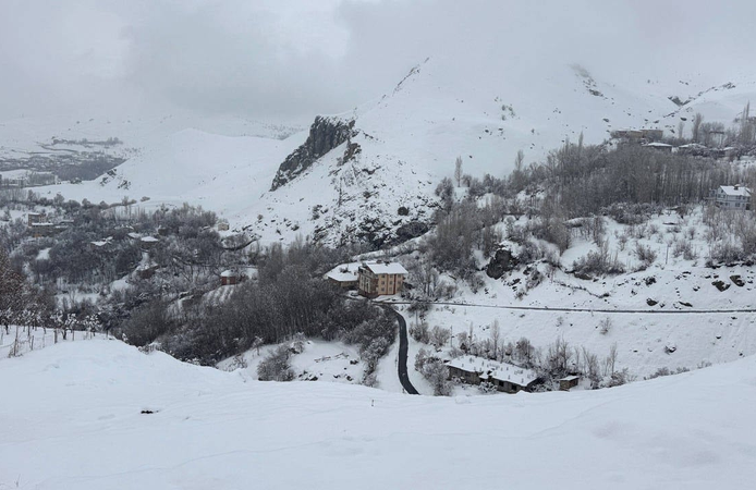 Doğu’da kar ulaşımı durdurdu: 148 yerleşim yeri kapalı