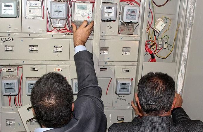 Direği oydular, kaçak hat çektiler: 20 metrelik düzenek