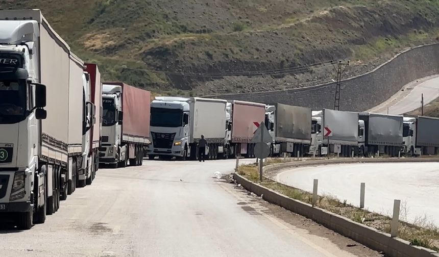 İran-İsrail savaşının ardından Esendere’de TIR yoğunluğu