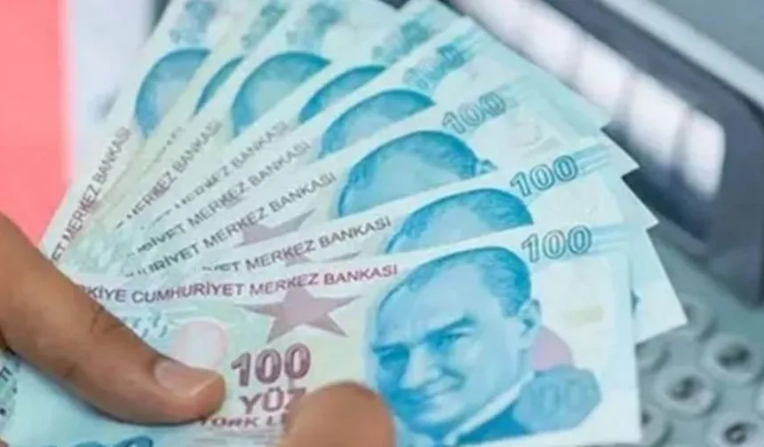 Kamuda sözleşmeli personele zam ve ek hak