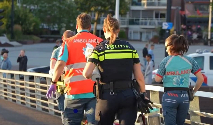 Hollanda'da ilkokul gösterisinde öğretmen bıçaklandı: 3 şüpheli gözaltında