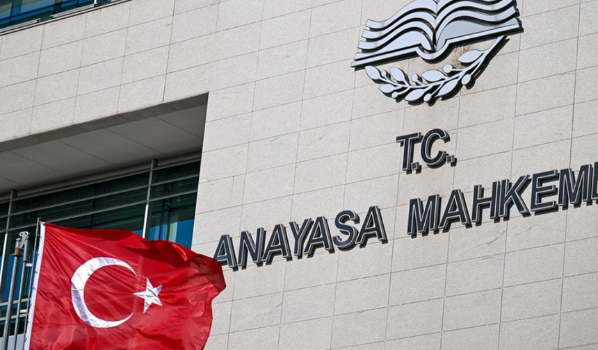 AYM: Yetişkinin rızası olmadan tedavi bilgilerini ailesiyle paylaşmak veri ihlalidir
