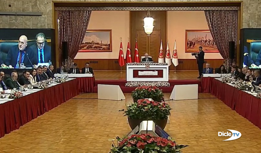 Komisyon üçüncü kez toplandı: Partiler önerilerini sundu