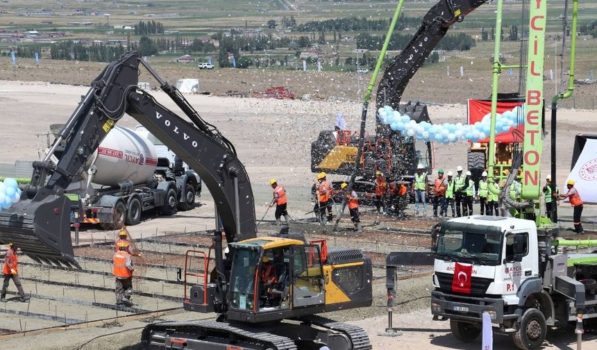 Kars-Iğdır-Dilucu Demiryolu Temeli Atıldı: Zengezur Koridoru İçin Tarihi Adım